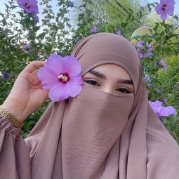 Fatima Ali - Languages and Literature Online Tutor in Lahore